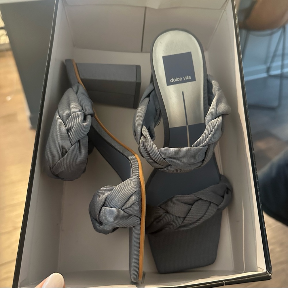 Dolce Vita Pheby in color Indigo Silk. Size 8 women’s